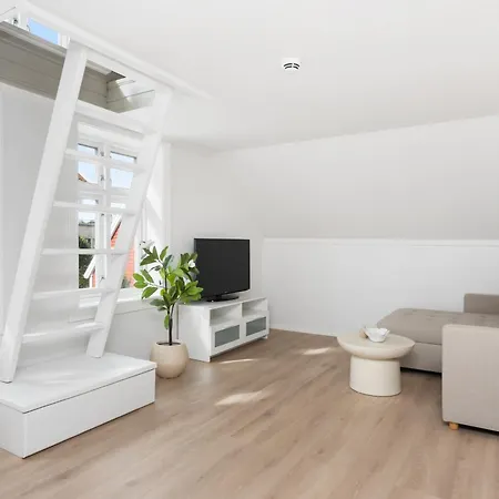 アパート Central City Apartment